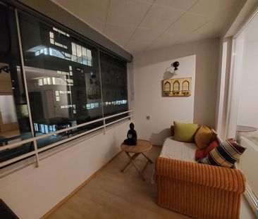 Möblierte 2-Zimmerwohnung mit Loggia in U-Bahnnähe mit Stellplatz! - Photo 4