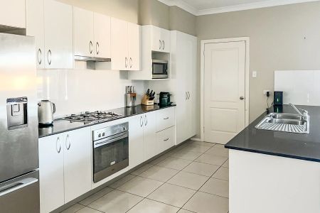 Spacious 5-Bedroom Family Home - Photo 2