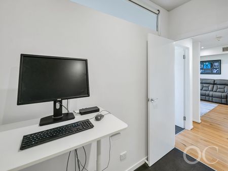 Open the Door to City-Fringe Sophistication - Photo 4