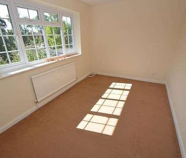 Bedroom Detached House In Cranleigh, GU6 - Photo 3