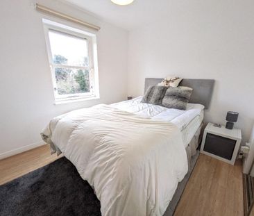 3 bedroom flat to rent - Photo 5