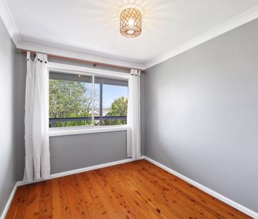 Large Family Home - Offering 4 Bedrooms, 2 Bathrooms, Large Bay Garage - Photo 3