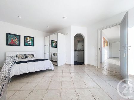 Location Maison 6 pièces 200m² ST LAURENT DU VAR 06700 - Photo 4