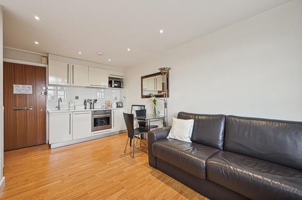 Studio to rent - Photo 1