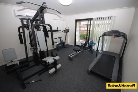 Beautiful Townhouse in Quiet Complex - Photo 5