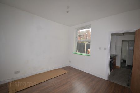 4 bed Mid Terraced House for Rent - Photo 4