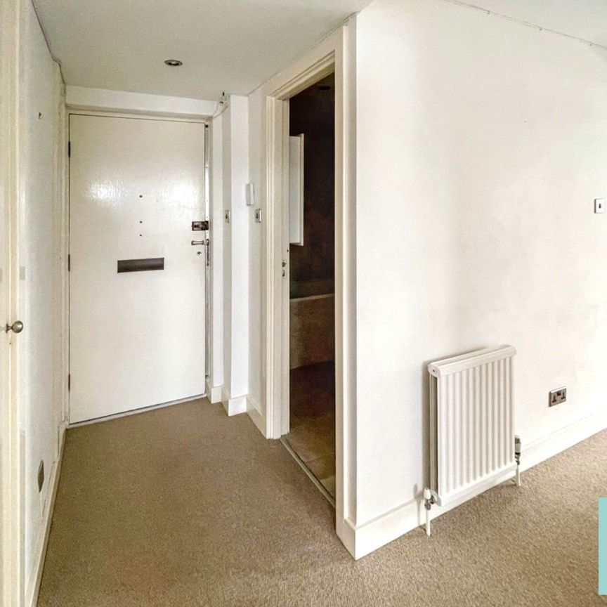 Grand Avenue, Worthing - Photo 1