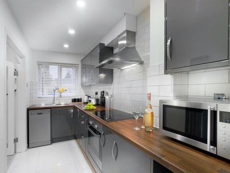 2 Bed, House - Photo 3