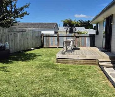 Charming 3BR Home in Pakuranga! - Photo 5