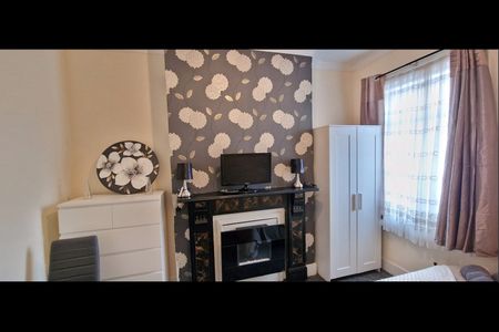 Room in a Shared House, Brook Road, CR7 - Photo 2