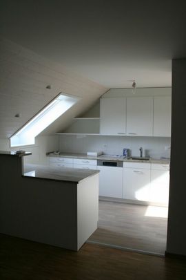 Helle Dachwohnung an ruhiger Lage! - Photo 1