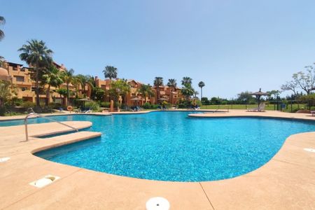 3 Bedroom Apartment For Rent in Selwo, Málaga - Photo 5