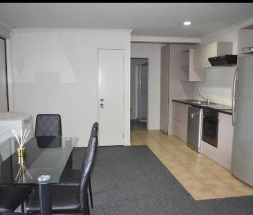 1 bedroom apartment with secure carpark - Photo 6
