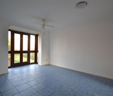 Farriers Road, Epsom, Surrey, KT17 1LR - Photo 6