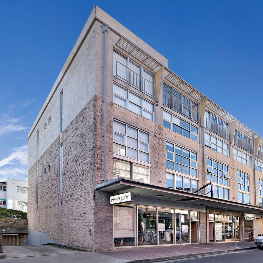 New York Style Apartment in the Heart of Bondi Beach - Photo 1