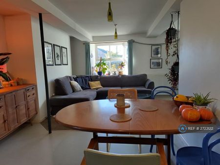 2 bedroom flat to rent - Photo 4