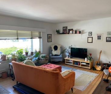 LARGE ONE BEDROOM AVAILABLE - SEPT 15TH 2024 - Photo 4