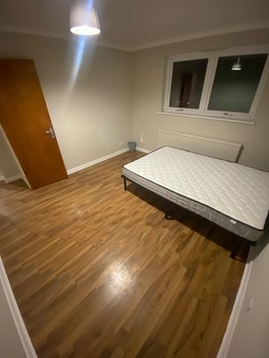 Room in a Shared Flat, St. Lukes Close, SE25 - Photo 1