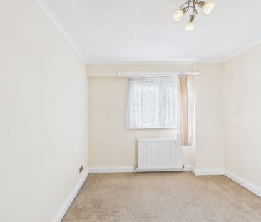 3 bedroom House in Greenfields, Maidenhead - Photo 2