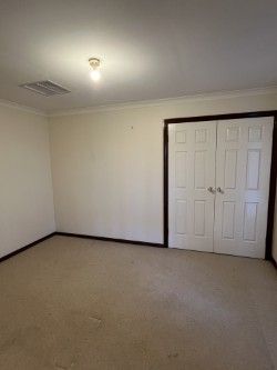 Beautiful 4x2 Brick House - Photo 4