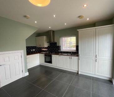 31 Millmount Village Square, Dundonald, Belfast, BT16 1YX - Photo 4