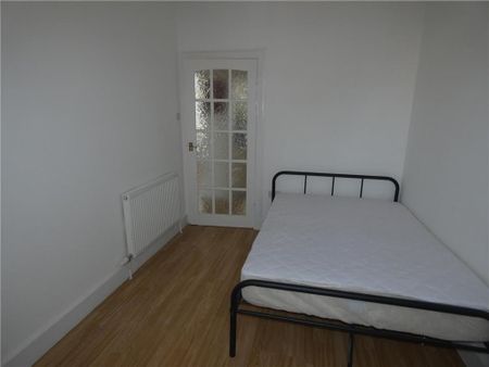 2 bedroom ground floor flat to rent - Photo 3