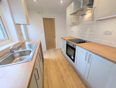 3 bedroom terraced house to rent - Photo 2