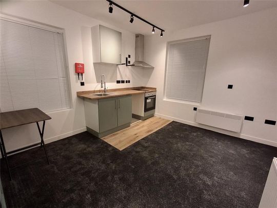 Studio to rent - Photo 1