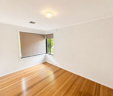 Updated Comfort & Convenience in the Heart of Knoxfield - Photo 4