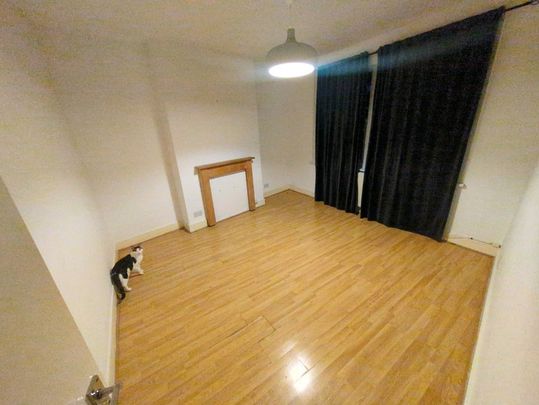 Room in a Shared Flat, Auckland Hill, SE27 - Photo 1