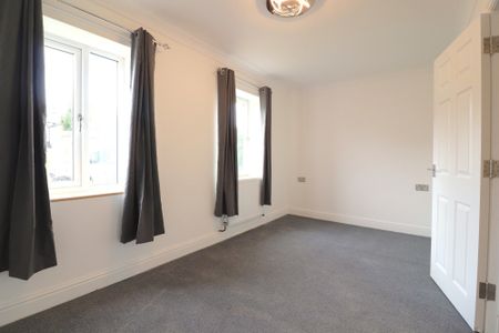 Room 1 (GF), Flat 13, 55/57 Cathedral Road, Cardiff CF11 9HD - Photo 4
