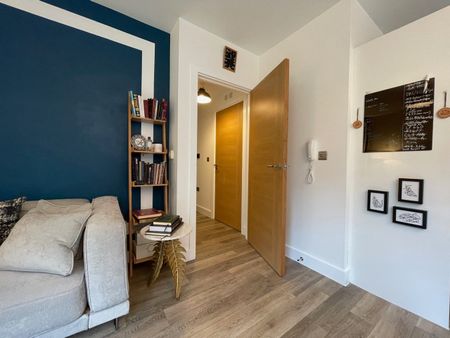 1 Bed Flat, Plaza Gardens, SW15 - Photo 2