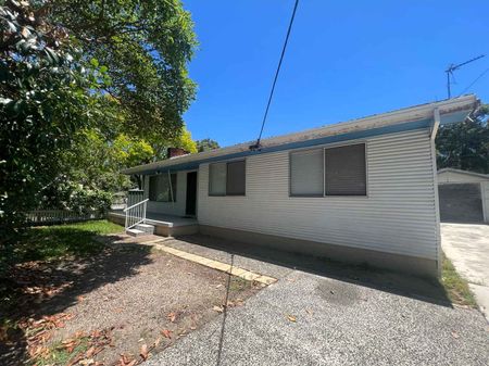 Prime Location – Walk to Shops! - Photo 3