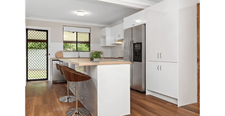 Three bedroom house, 1.5 Bathrooms, Tandem Garage and Carport - Photo 4