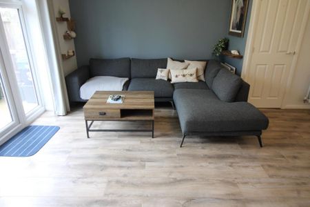 3 bedroom semi-detached house to rent - Photo 5