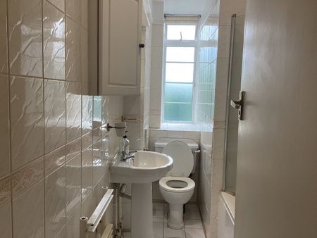 Studio Flat, Du Cane Court, SW17 - Photo 5