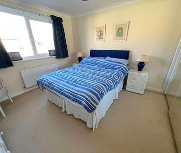 Marine Drive East, Barton On Sea, New Milton, Hampshire, BH25 - Photo 1