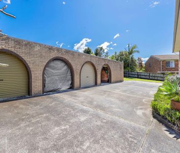 Stylish Top Floor Apartment - Photo 3