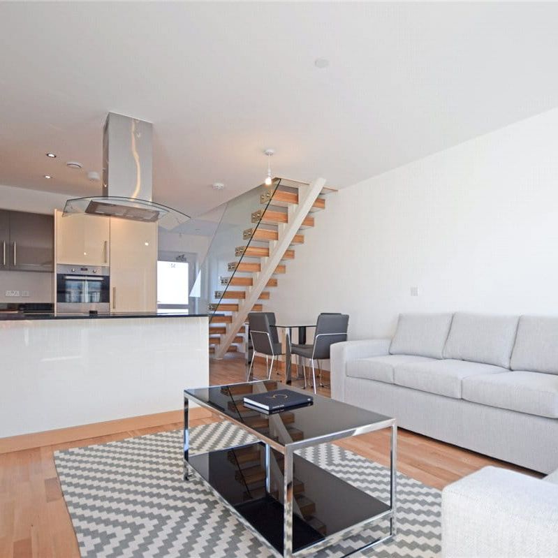Well presented 2 bedroom, 2 bathroom duplex apartment located at this exclusive development only a short walk to the Railway Station and Cambridge Leisure Centre. GCH. Secure allocated parking. Phone entry system. Communal gardens. Furnished. - Photo 1
