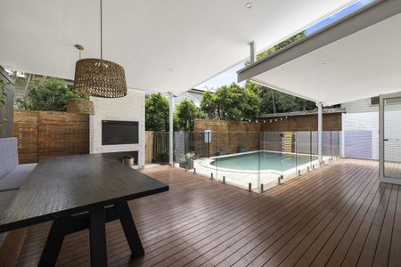 Charming Queenslander In The Heart Of Norman park - Photo 3