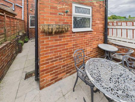 2 bedroom terraced house to rent - Photo 2