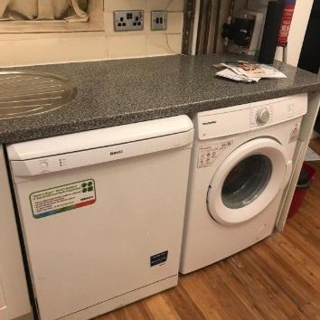 Room in a Shared Flat, Frensham Drive, SW15 - Photo 1