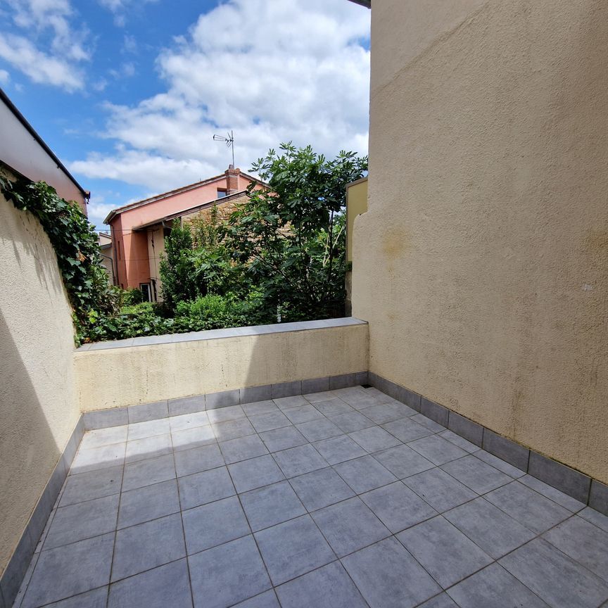 Location Appartement 4 pièces 91m² COUZON AU MONT D OR 69270 - Photo 1