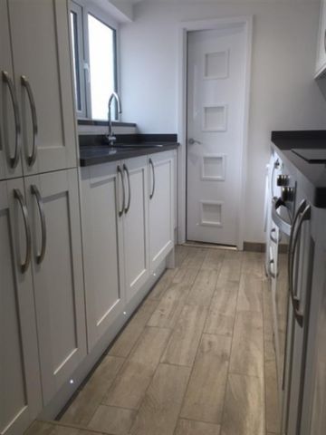 1 bedroom Flat To Let - Photo 4