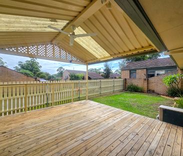 Beautifully Renovated Villa Offering Stylish Low-Maintenance Living - Photo 6