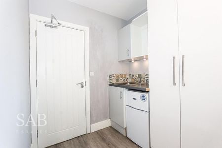 1 bedroom in a house share to rent - Photo 4