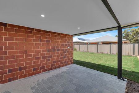 Four Bedroom Home in Whitby - Photo 5