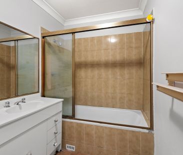WELL PRESENTED 1 BEDROOM UNIT WITH PARKING - Photo 4
