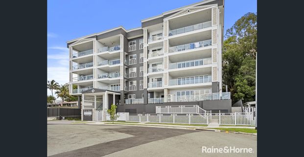 Absolute Bayside Living - Photo 1