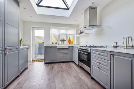 3 bedroom terraced house to rent - Photo 5